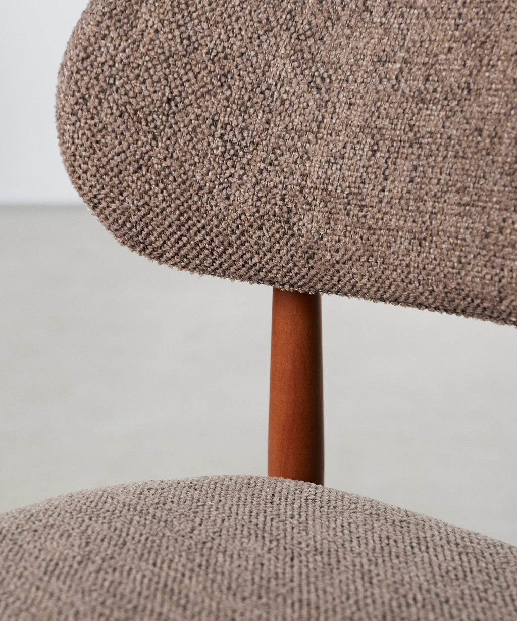 Chaise de salle à manger en bois et rembourrée Dean