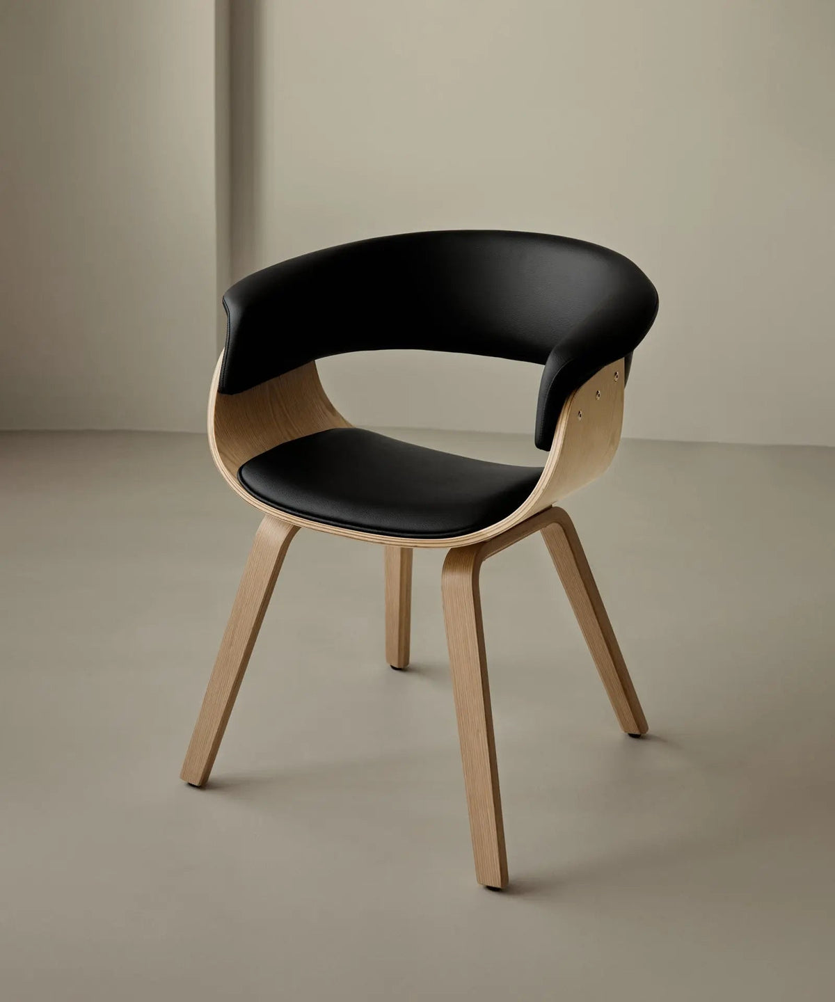 Chaise de salle à manger en bois et similicuir Beckett