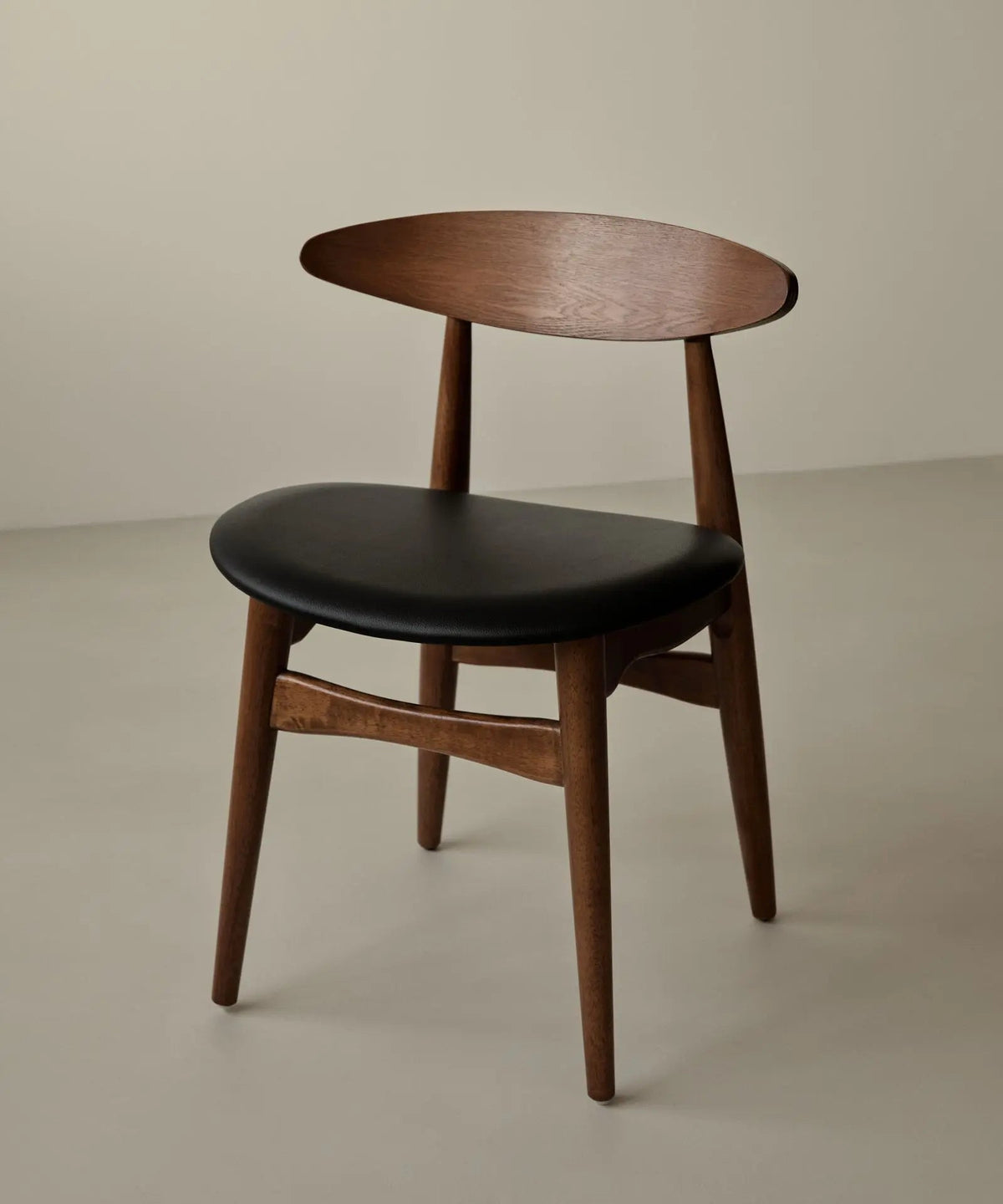 Chaise de salle à manger en bois rembourrée Kyoto