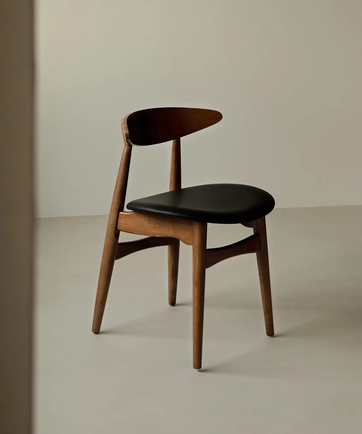 Chaise de salle à manger en bois rembourrée Kyoto