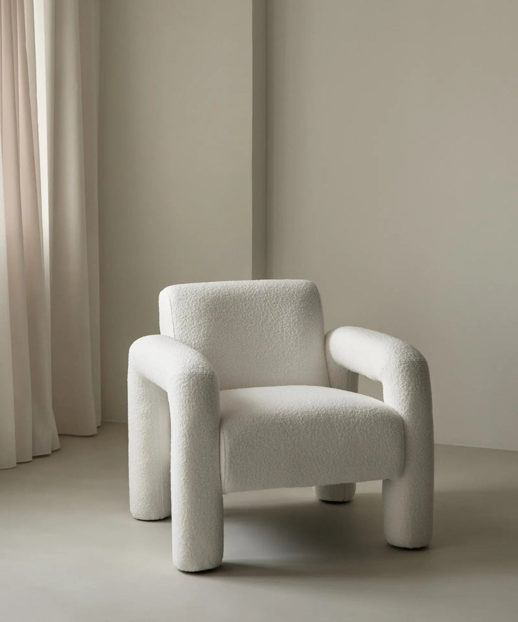 Fauteuil en tissu bouclé avec accoudoirs Cloud