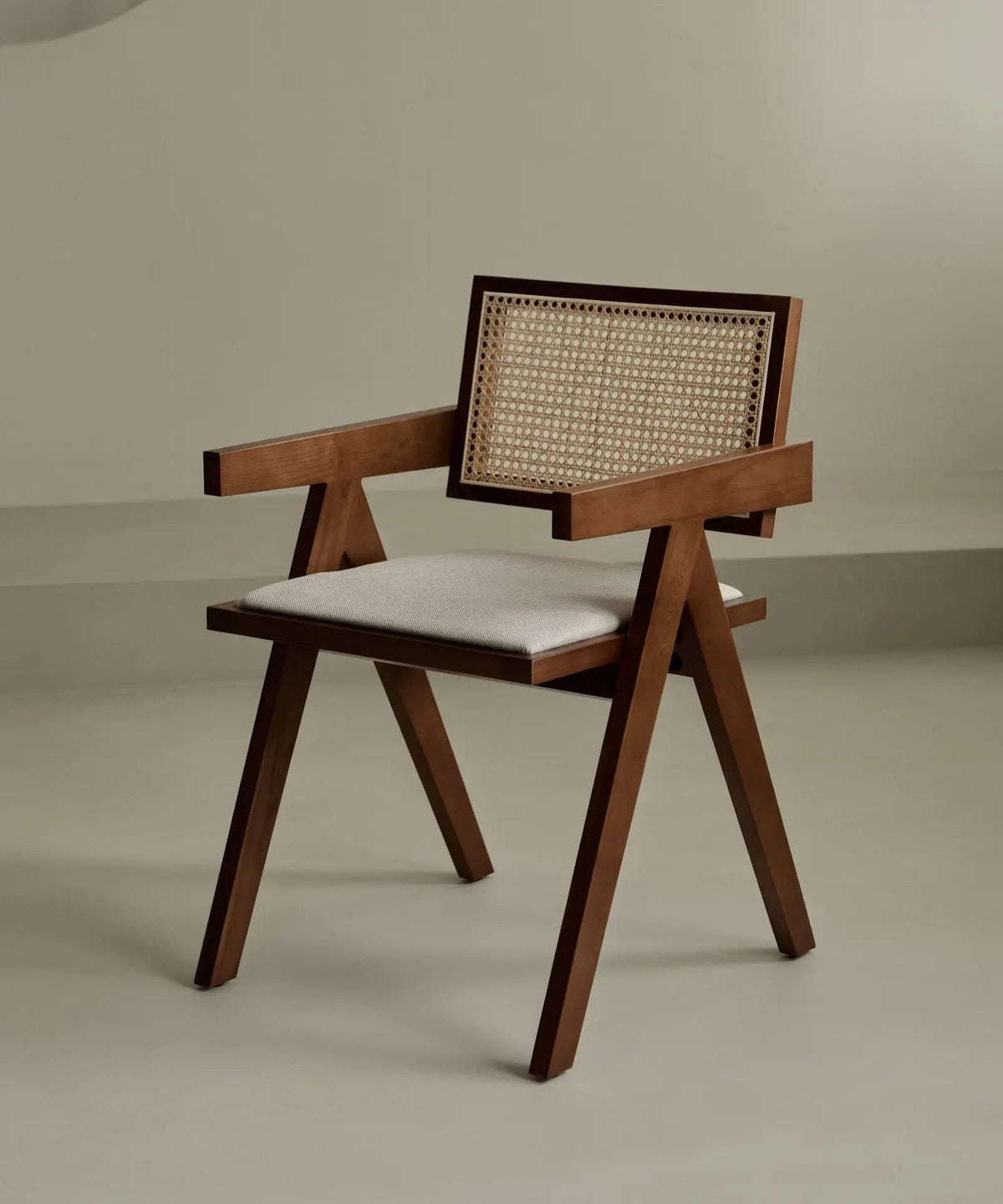 Chaise de salle à manger en bois, rotin et tissu Pauline Arms