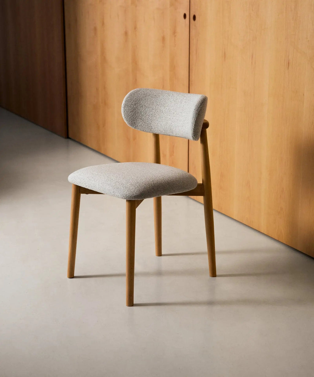 Chaise de salle à manger en bois et rembourrée Dean