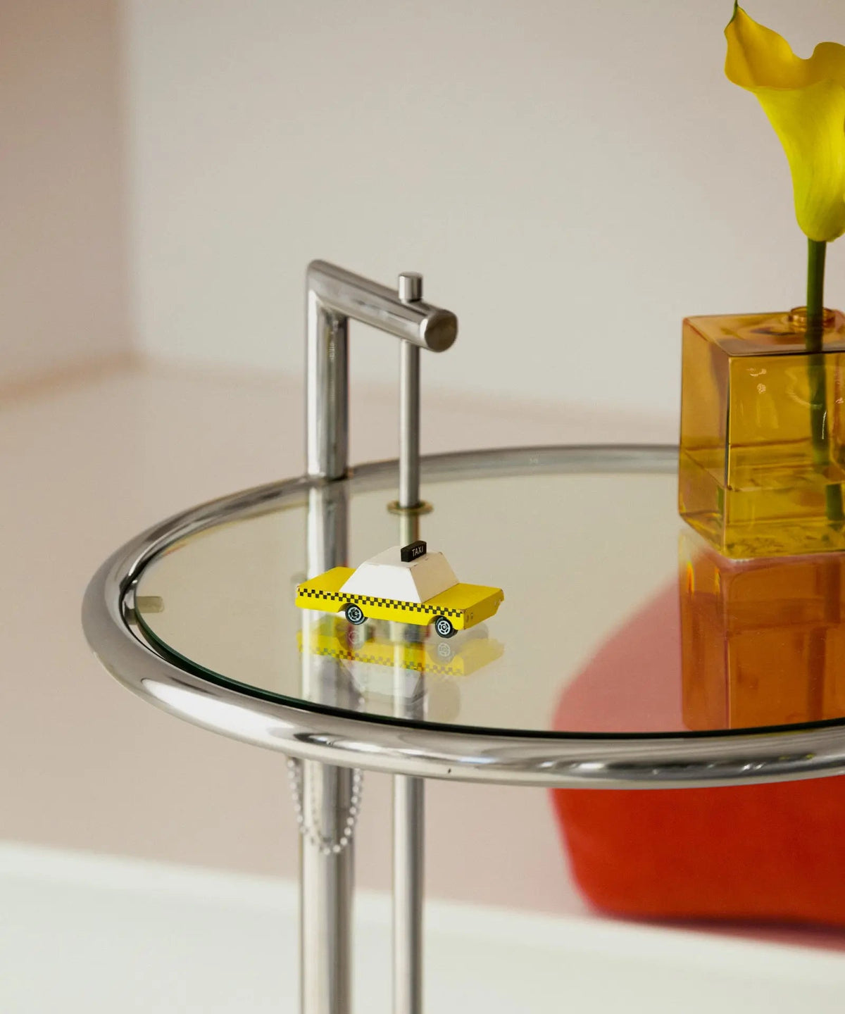 Table d’appoint en acier et verre Helen