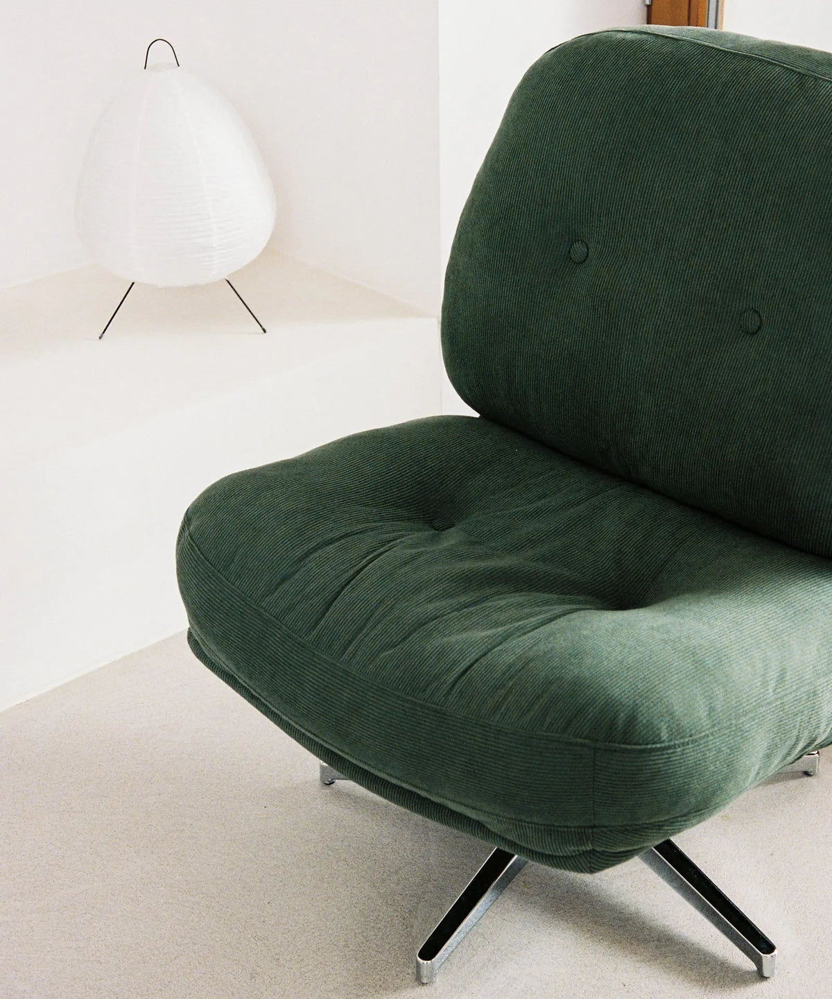 Fauteuil rotatif rembourré en velours côtelé Orbit