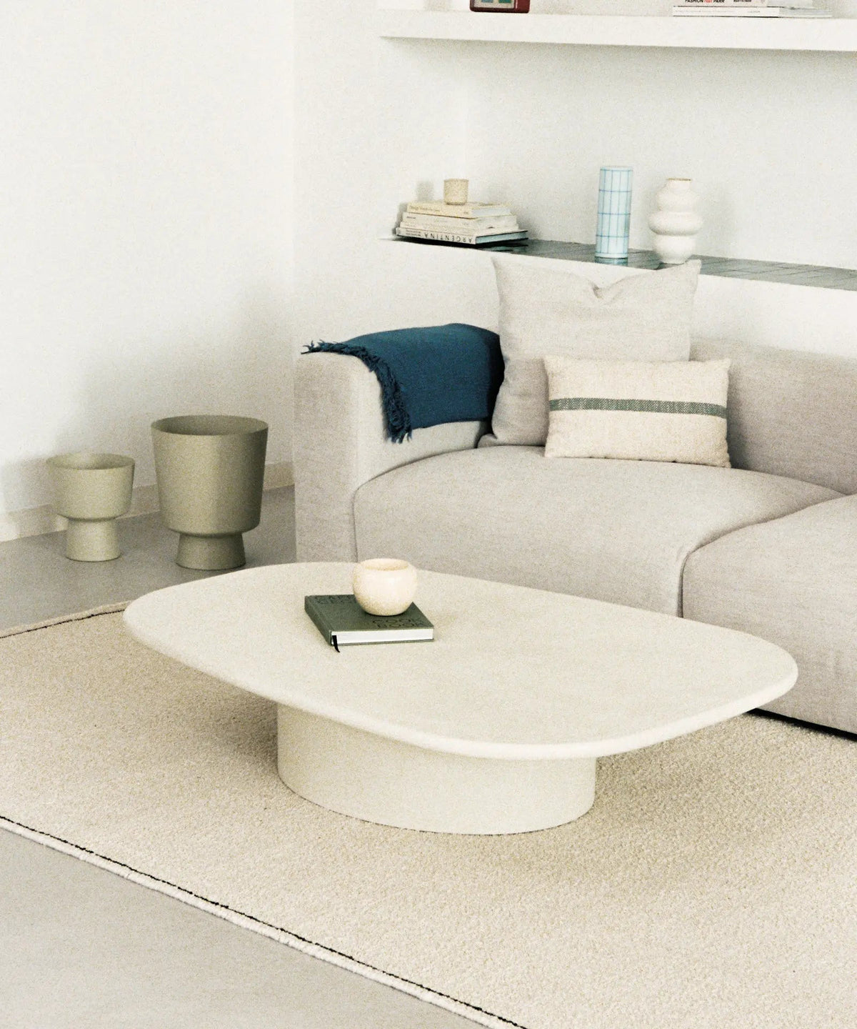 Table basse allongée en microciment Lira (135 cm)