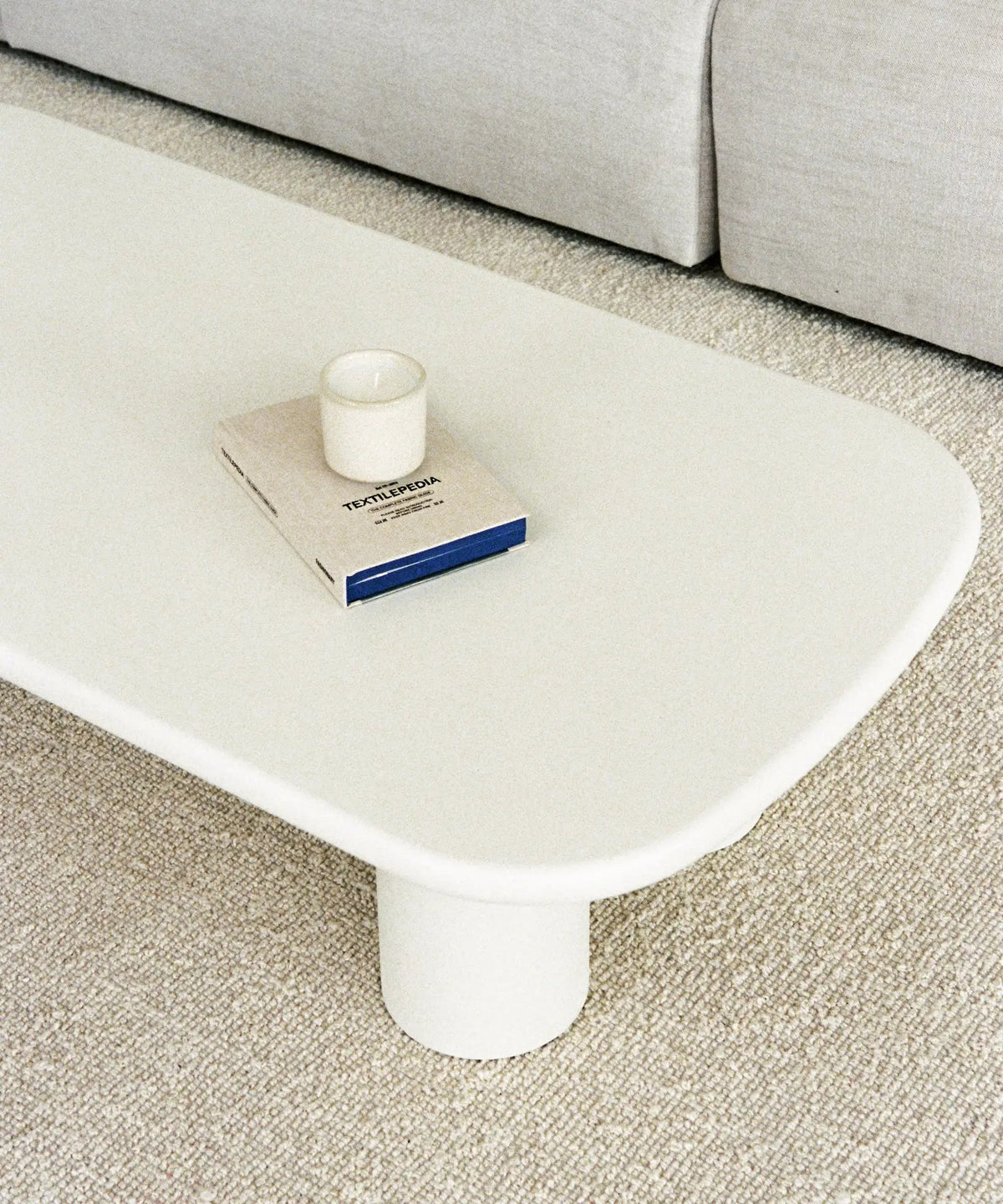 Table basse allongée en microciment Sira (120 cm)