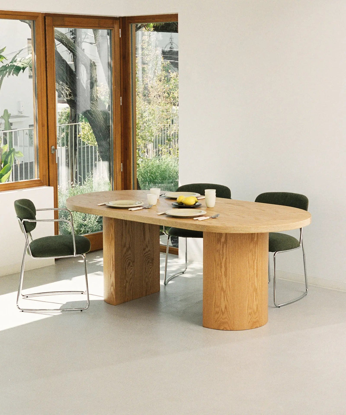 Table à manger ovale en bois Lily (200 x 100 cm)