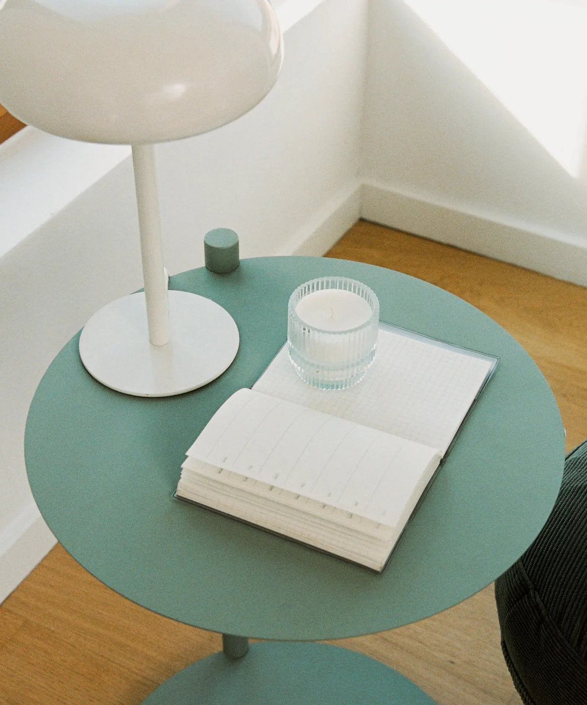 Table d'appoint en métal Simon