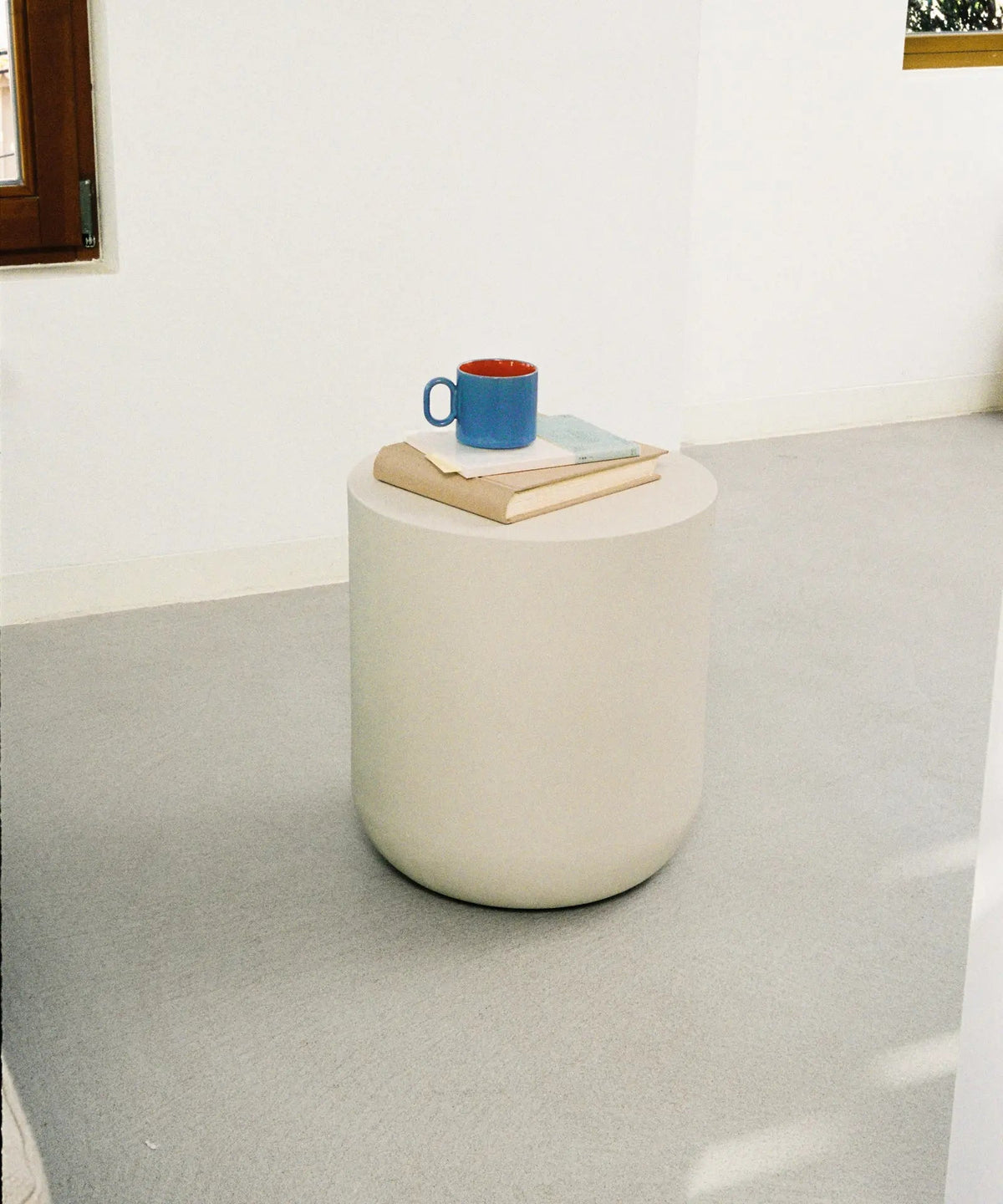 Table d'appoint en microciment Nide