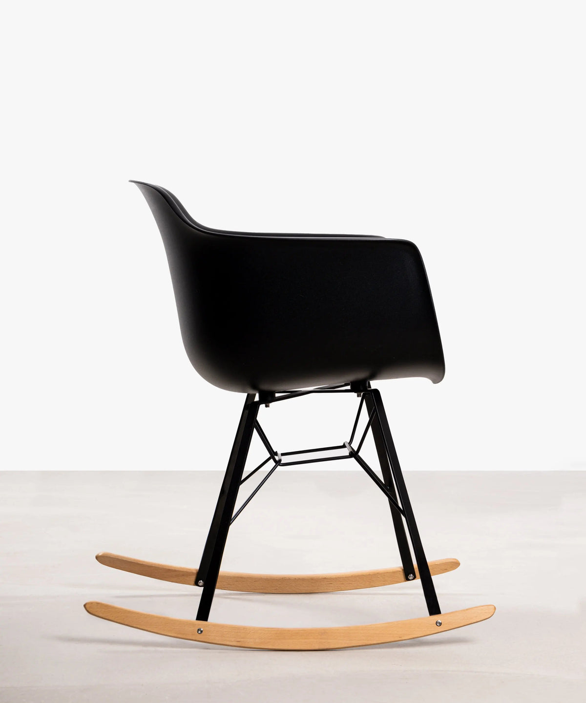 Fauteuil à bascule en polypropylène et bois Elon Arms - Balançoire