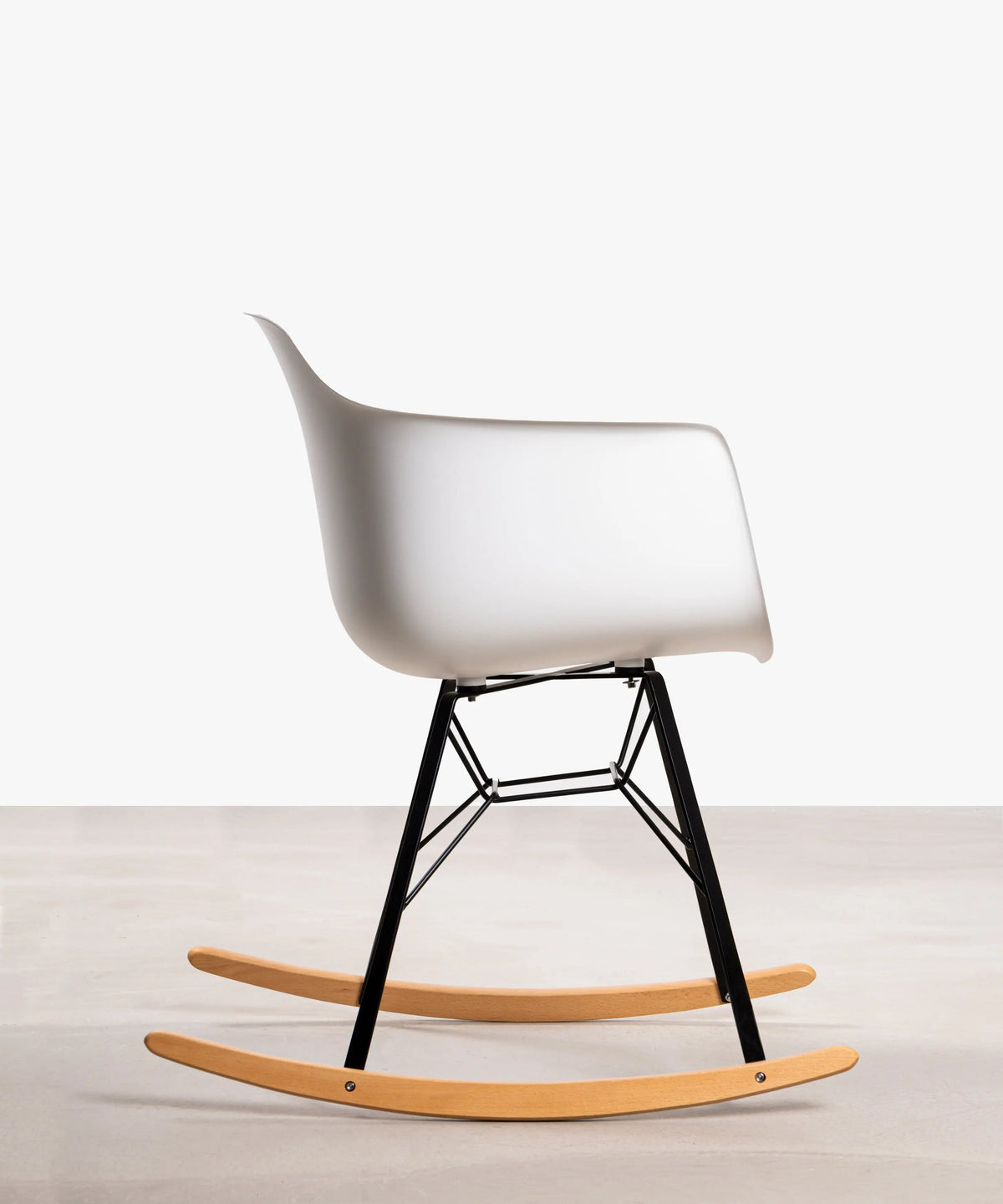 Fauteuil à bascule en polypropylène et bois Elon Arms - Balançoire