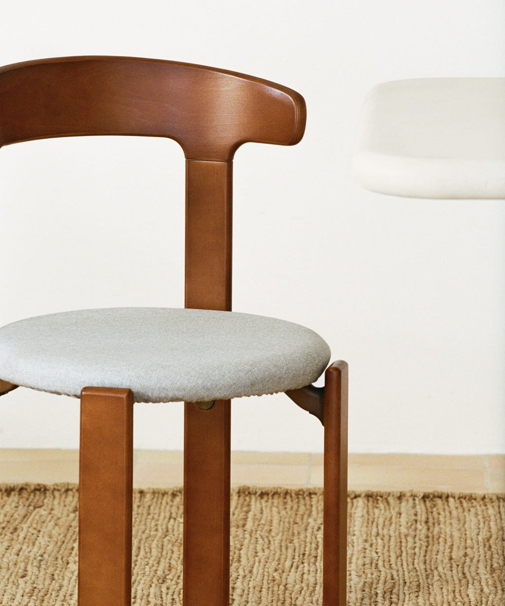 Chaise de salle à manger en bois rembourrée Grim