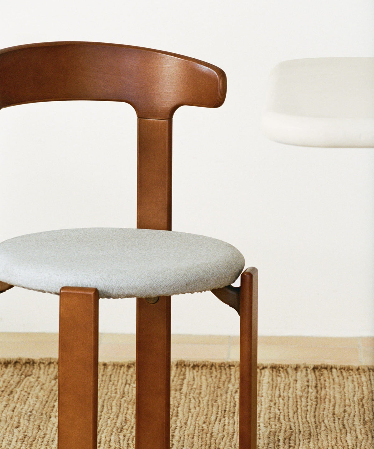 Chaise de salle à manger en bois rembourrée Grim