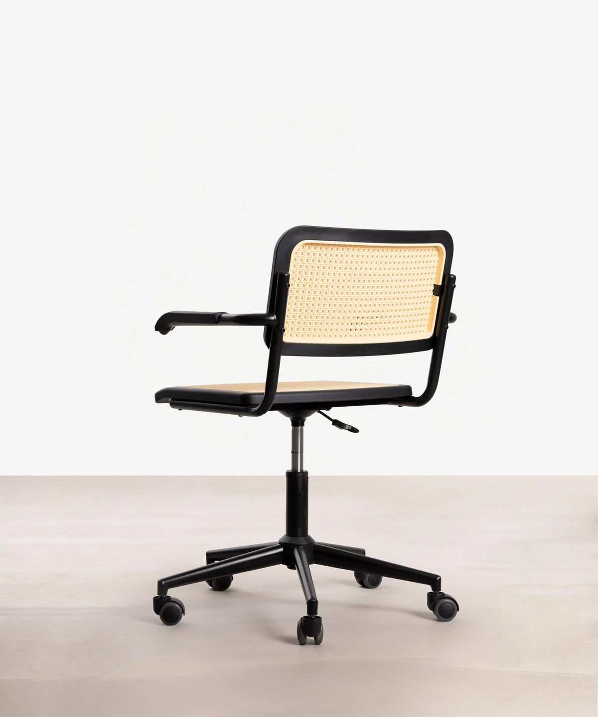 Chaise de bureau en plastique et rotin Candela Arms