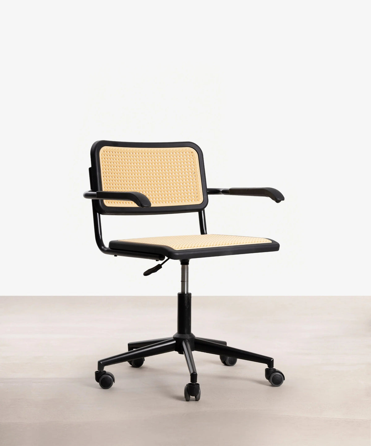 Chaise de bureau en plastique et rotin Candela Arms
