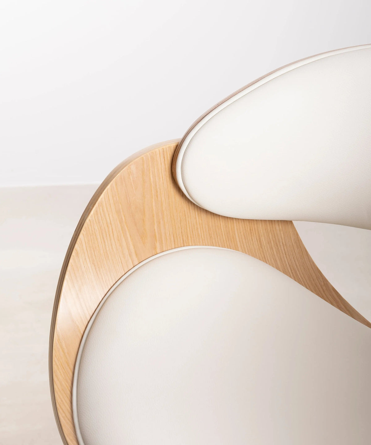 Chaise de Bureau en Similicuir et Bois Debbie