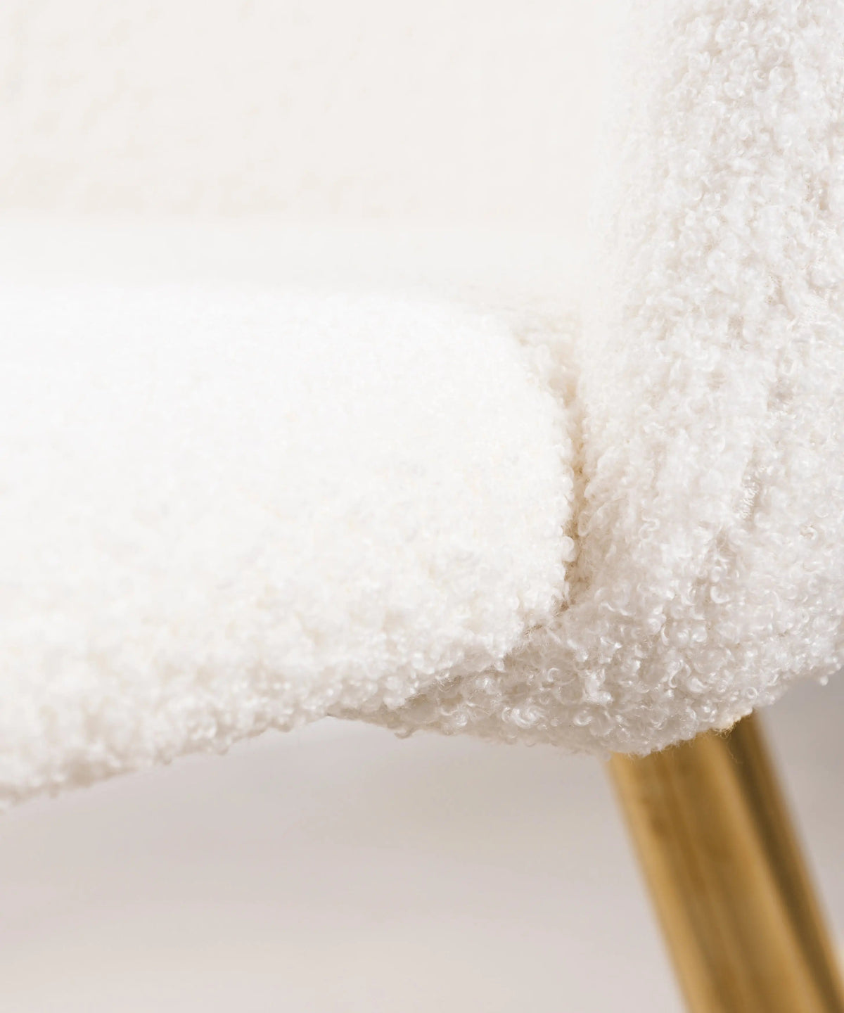Chaise de salle à manger en métal et bouclé Freya Gold