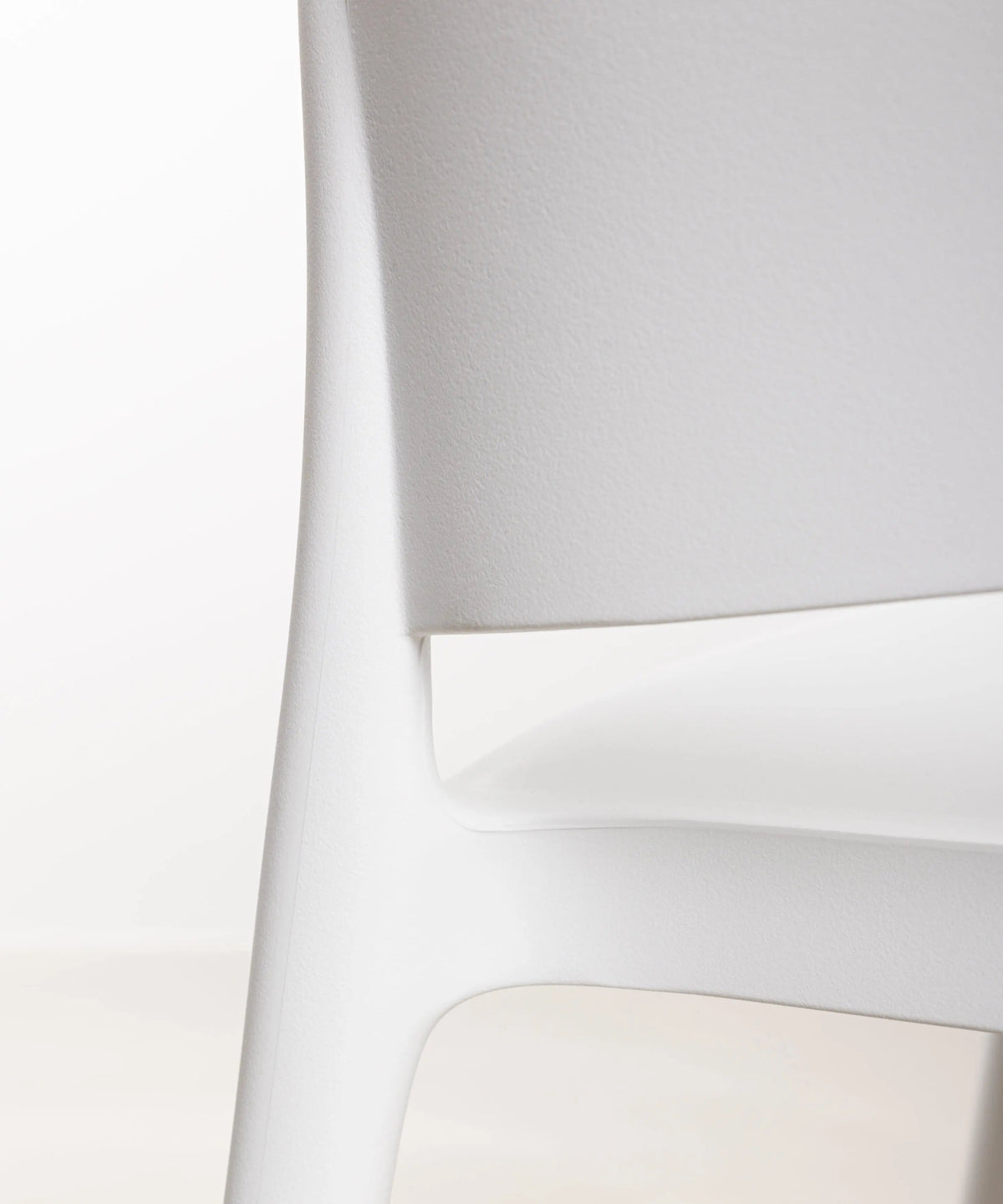 Chaise empilable en polypropylène avec accoudoirs Liam