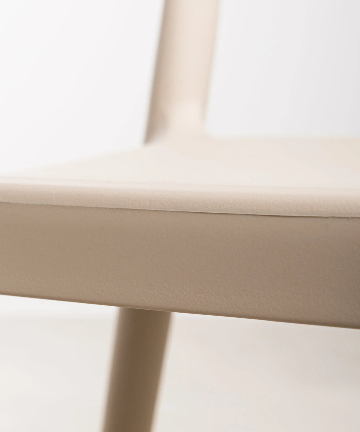 Chaise empilable en polypropylène avec accoudoirs Nil