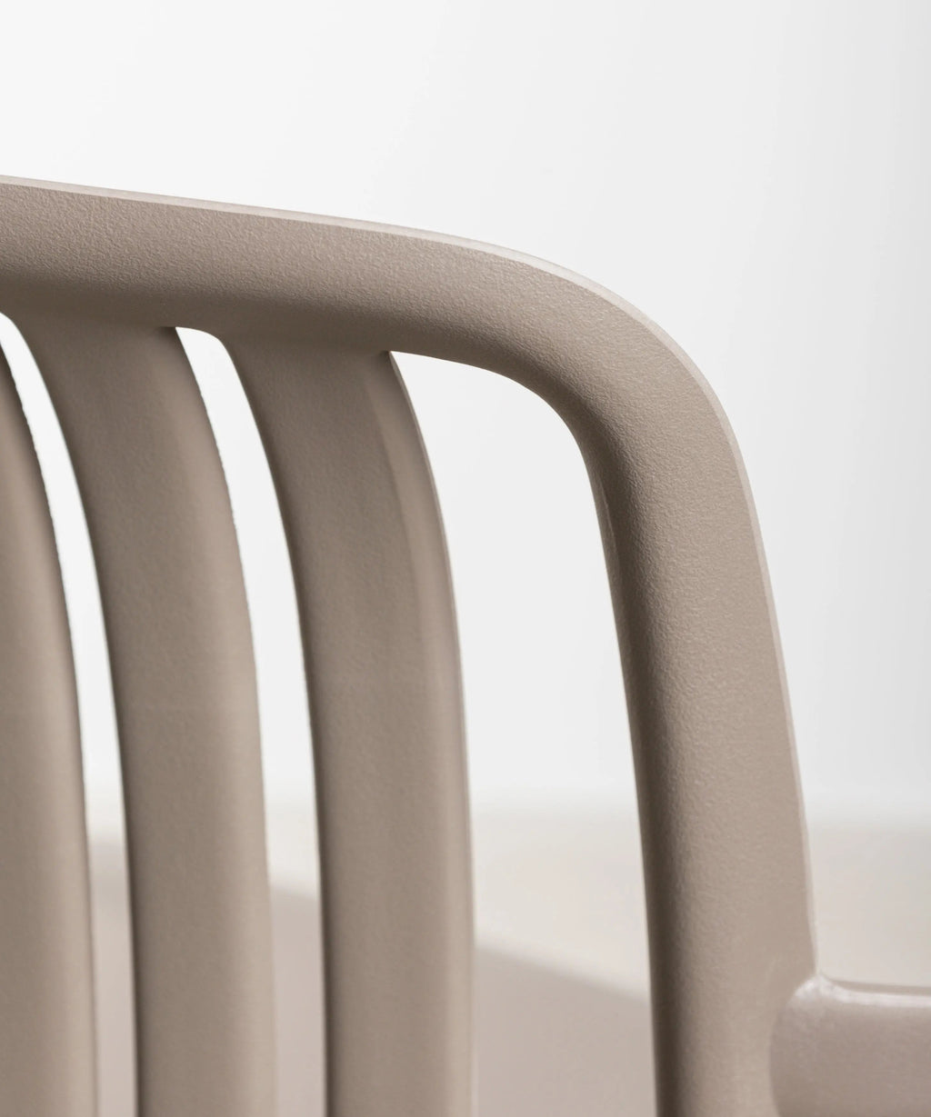 Chaise de salle à manger en polypropylène Kora Arms