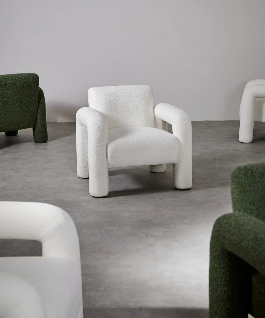 Fauteuil en tissu bouclé avec accoudoirs Cloud