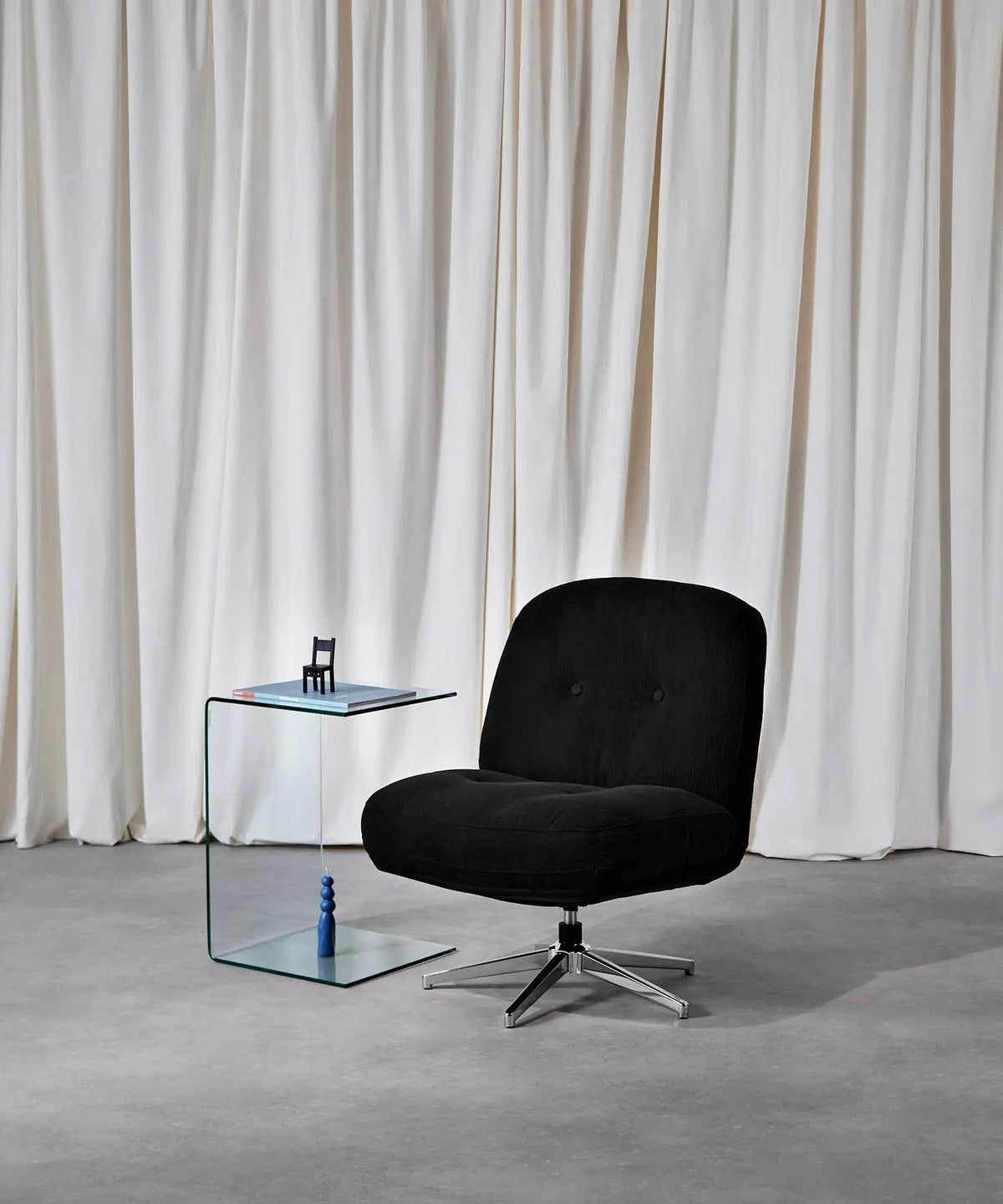 Fauteuil rotatif rembourré en velours côtelé Orbit