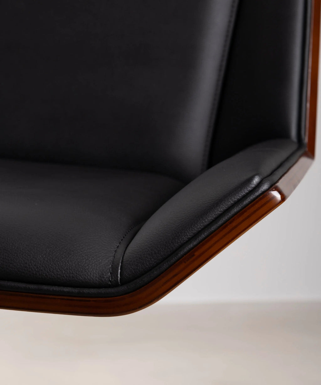 Chaise de Bureau en Similicuir et Bois Lyssa