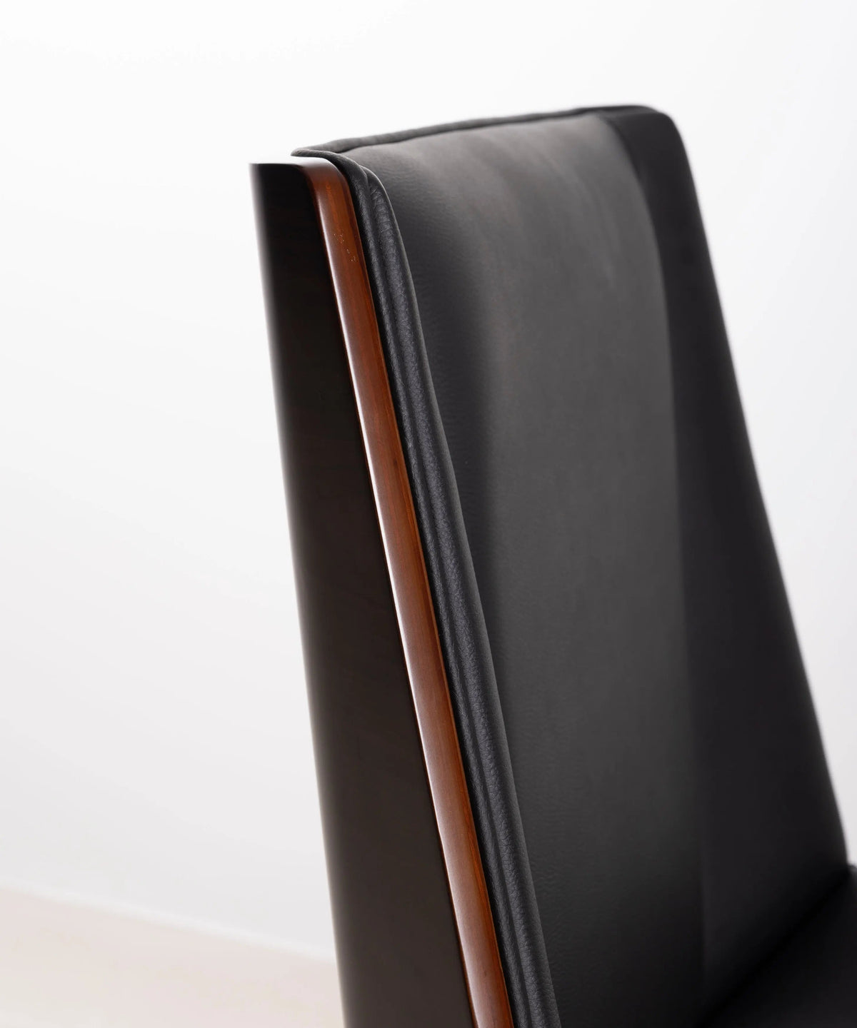Chaise de Bureau en Similicuir et Bois Lyssa