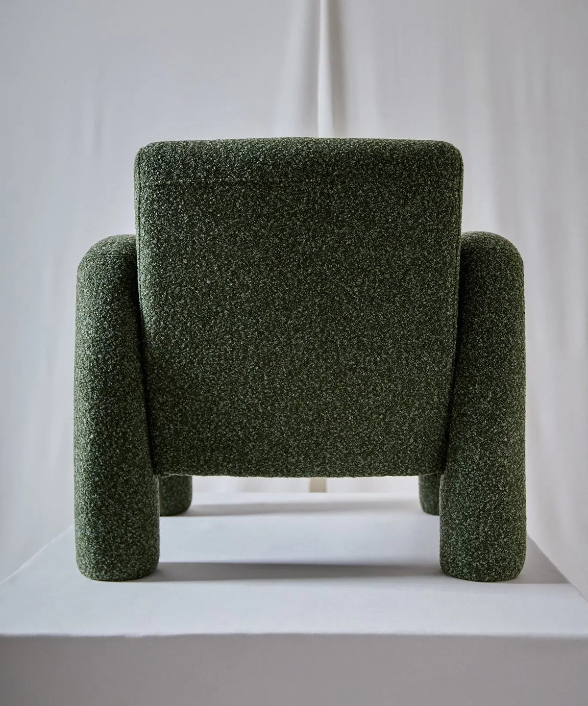 Fauteuil en tissu bouclé avec accoudoirs Cloud