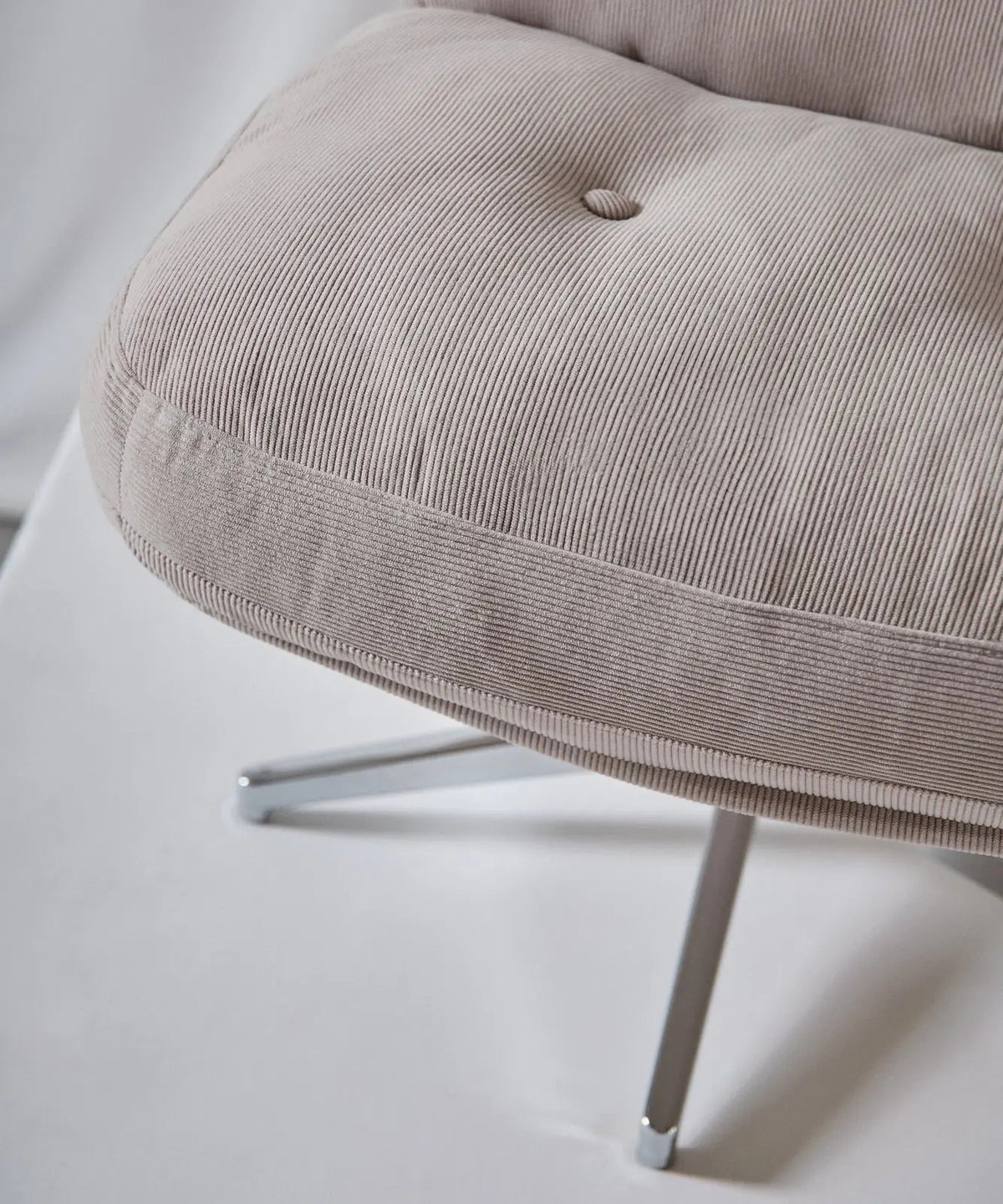 Fauteuil rotatif rembourré en velours côtelé Orbit