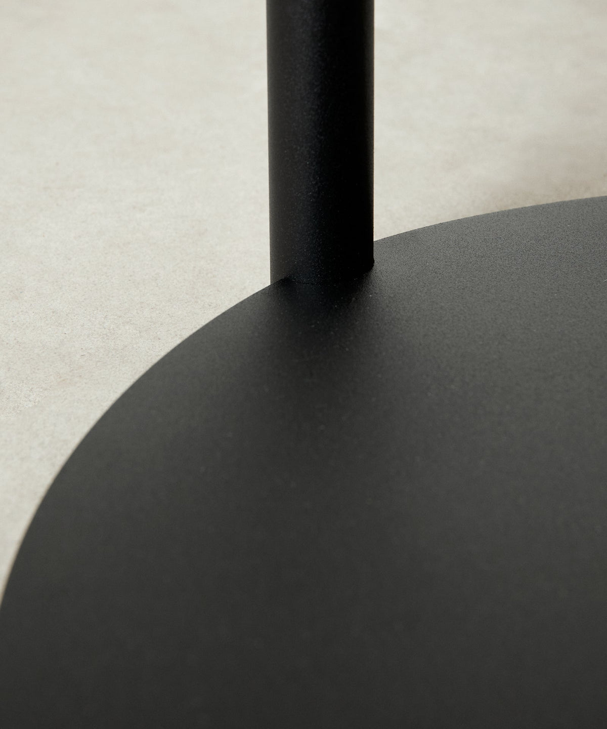 Table d'appoint en métal Simon