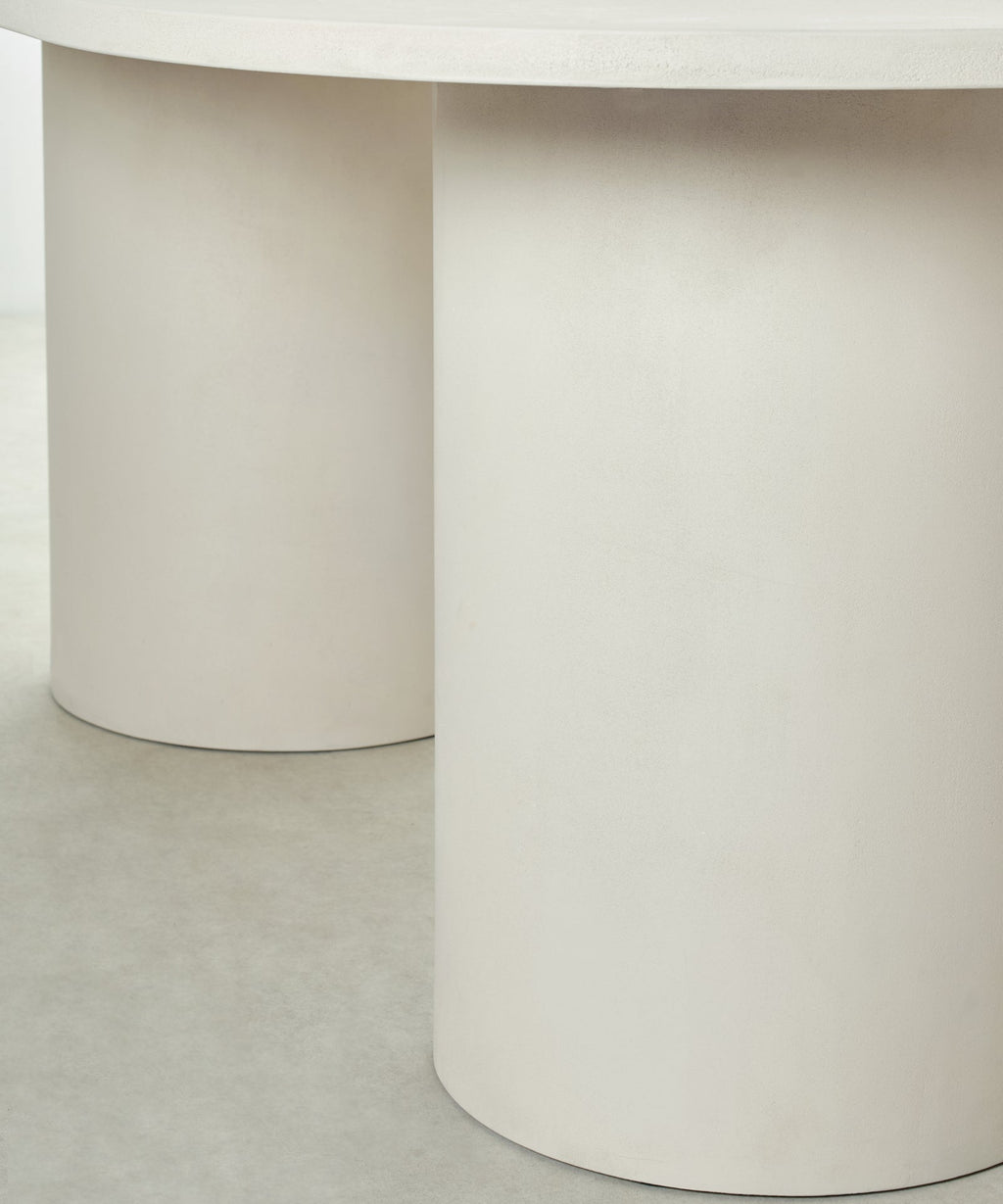 Table à manger ovale en microciment Juno (200 cm)