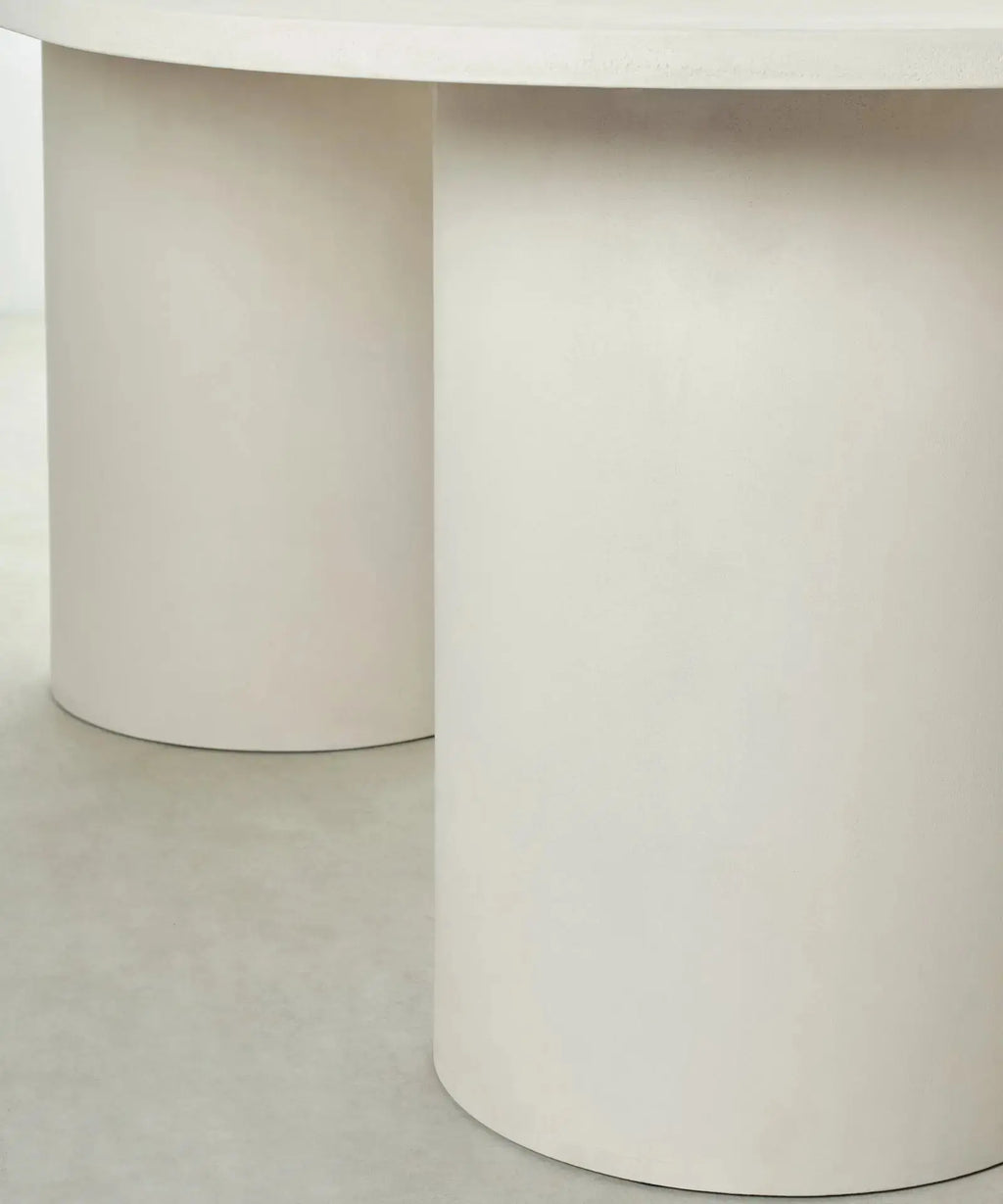 Table à manger ovale en microciment Juno (200 cm)