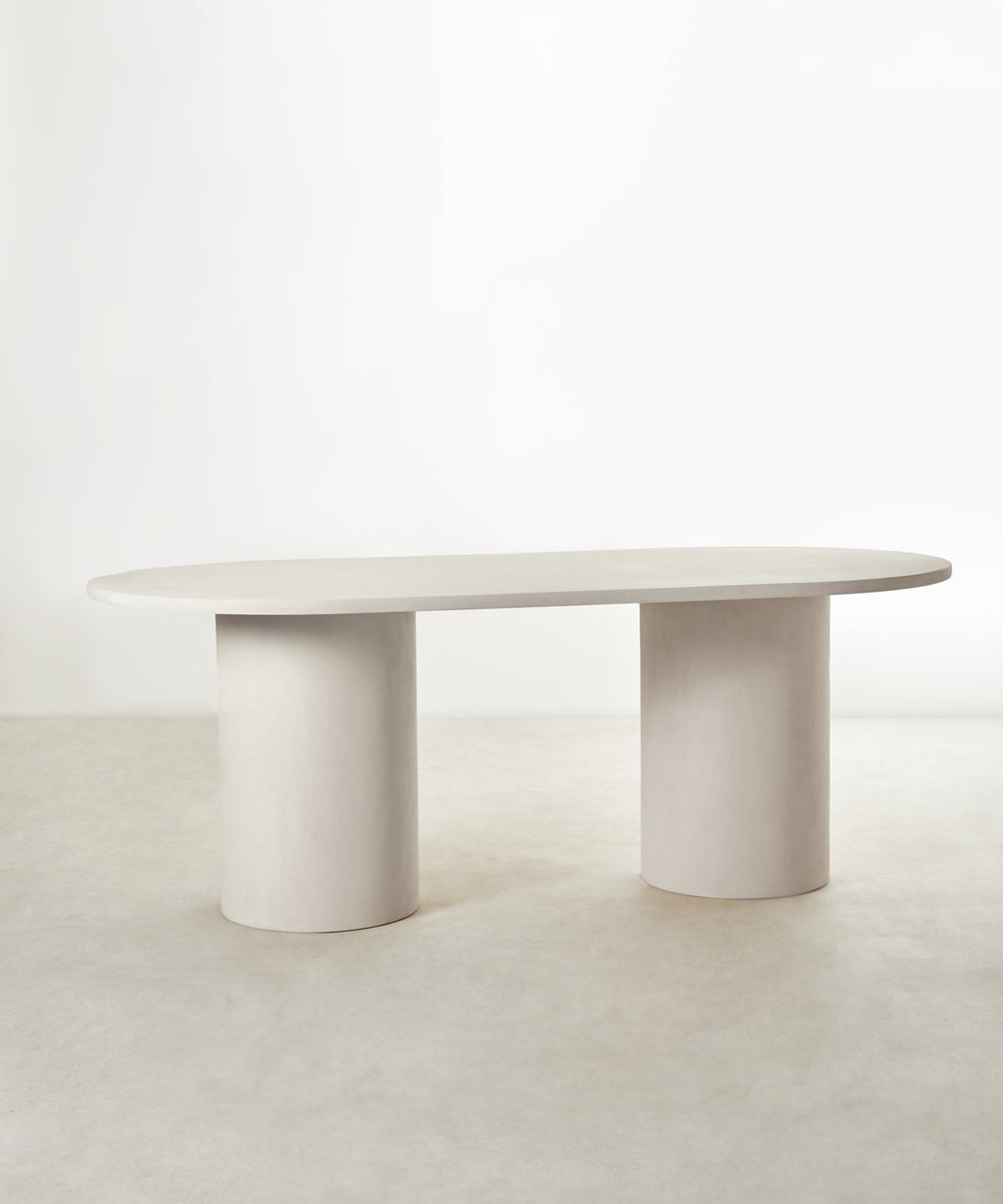 Table à manger ovale en microciment Juno (200 cm)