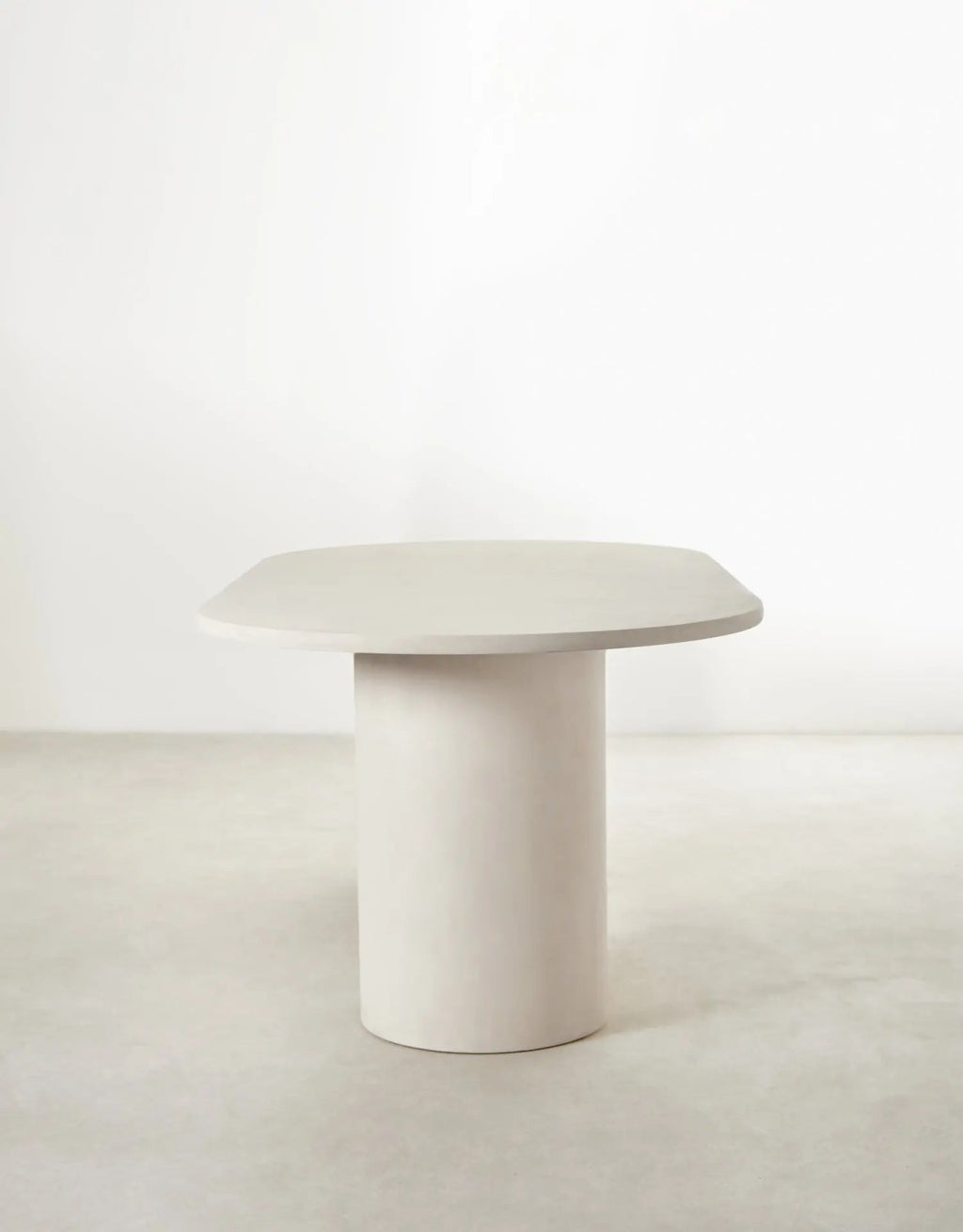 Table à manger ovale en microciment Juno (200 cm)