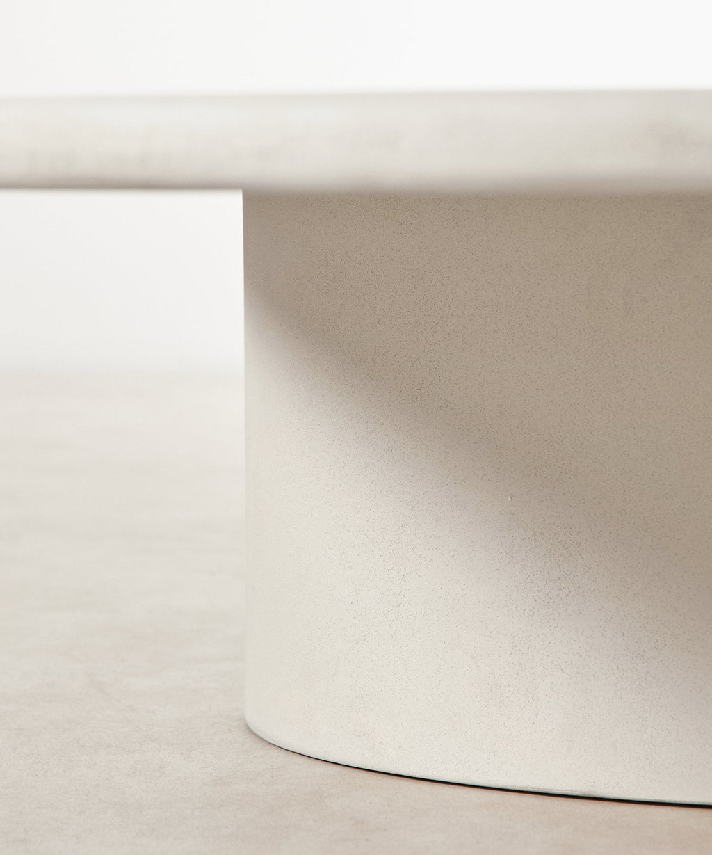 Table basse allongée en microciment Lira (135 cm)