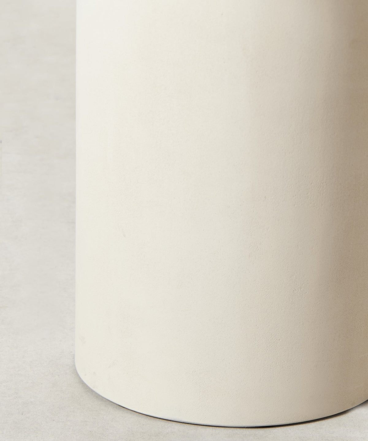 Table d'appoint ronde en microciment Sansa (45 cm)
