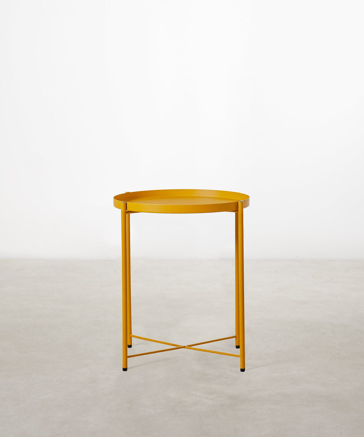 Table d'appoint en métal coloré Noko