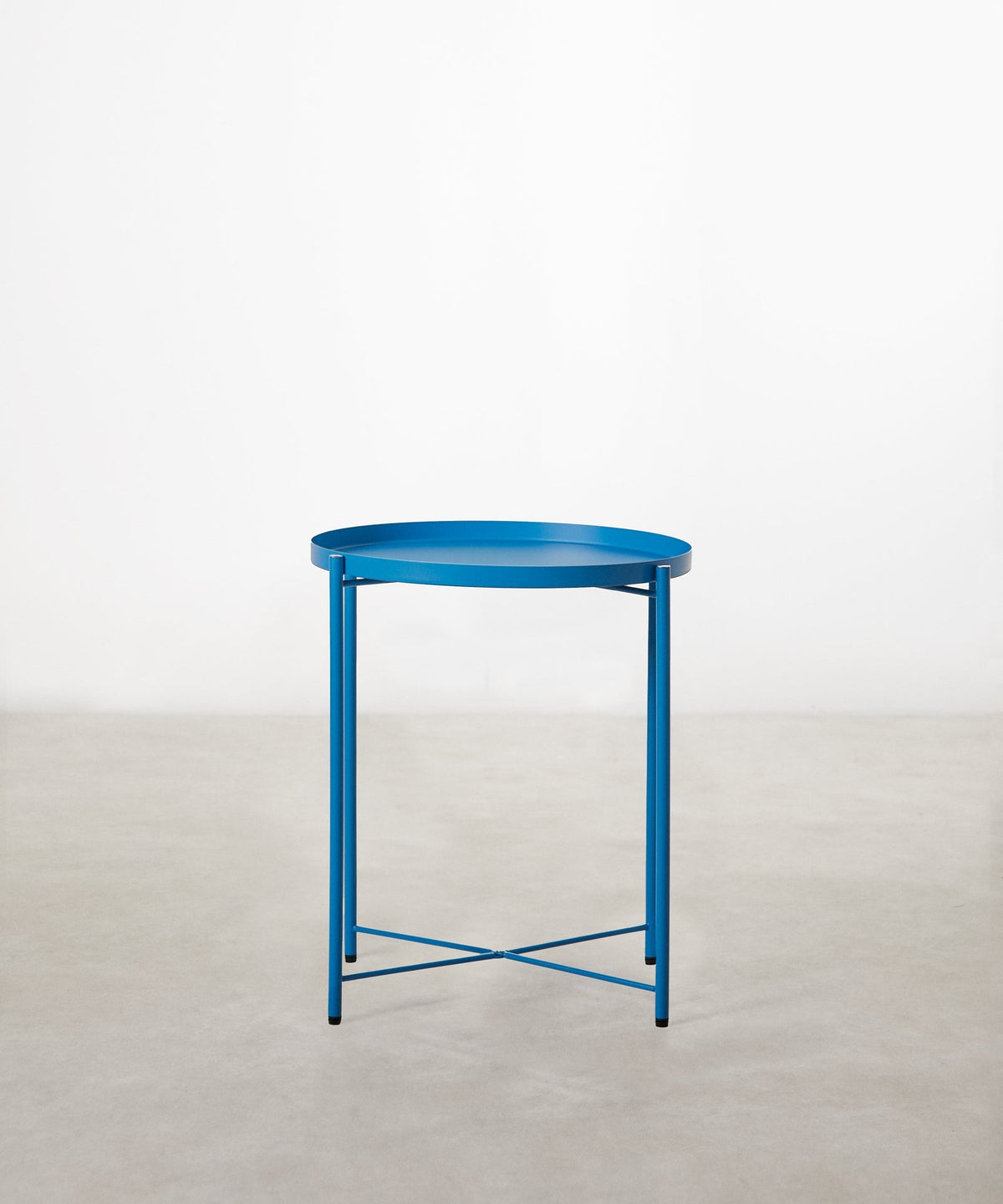 Table d'appoint en métal coloré Noko
