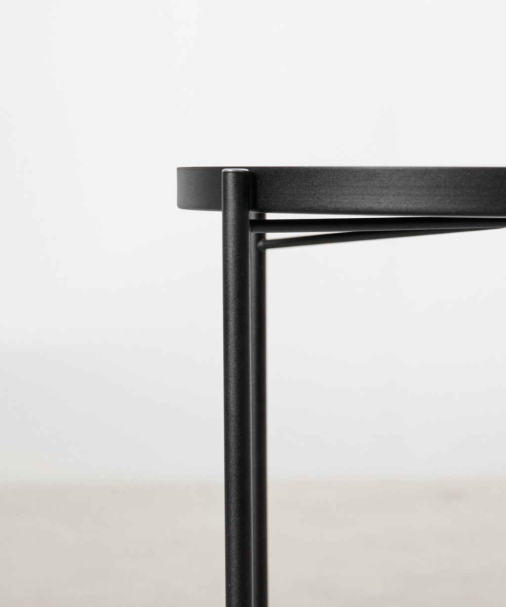Table d'appoint en métal coloré Noko