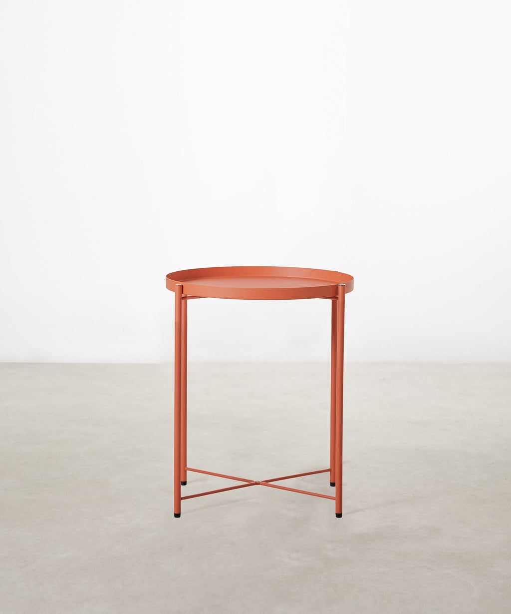 Table d'appoint en métal coloré Noko