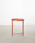 Table d'appoint en métal coloré Noko