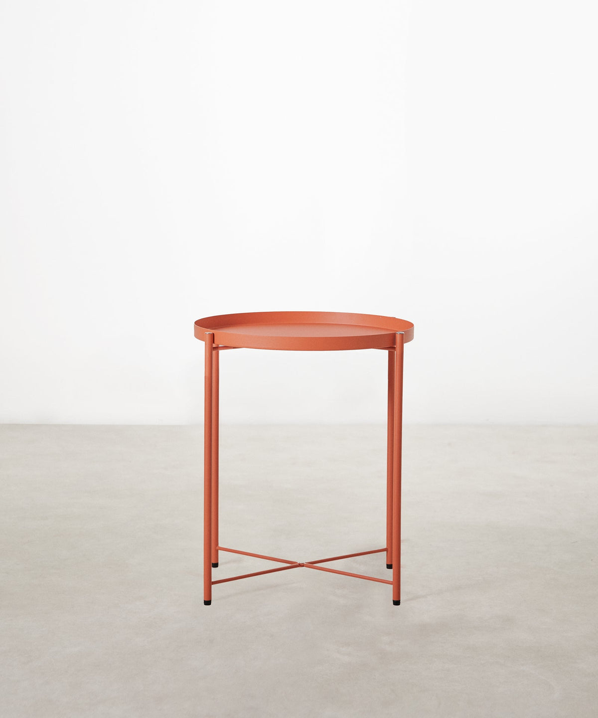Table d'appoint en métal coloré Noko