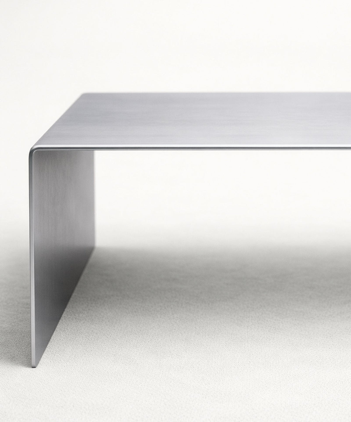 Table basse en métal trempé Claire (100x37 cm)