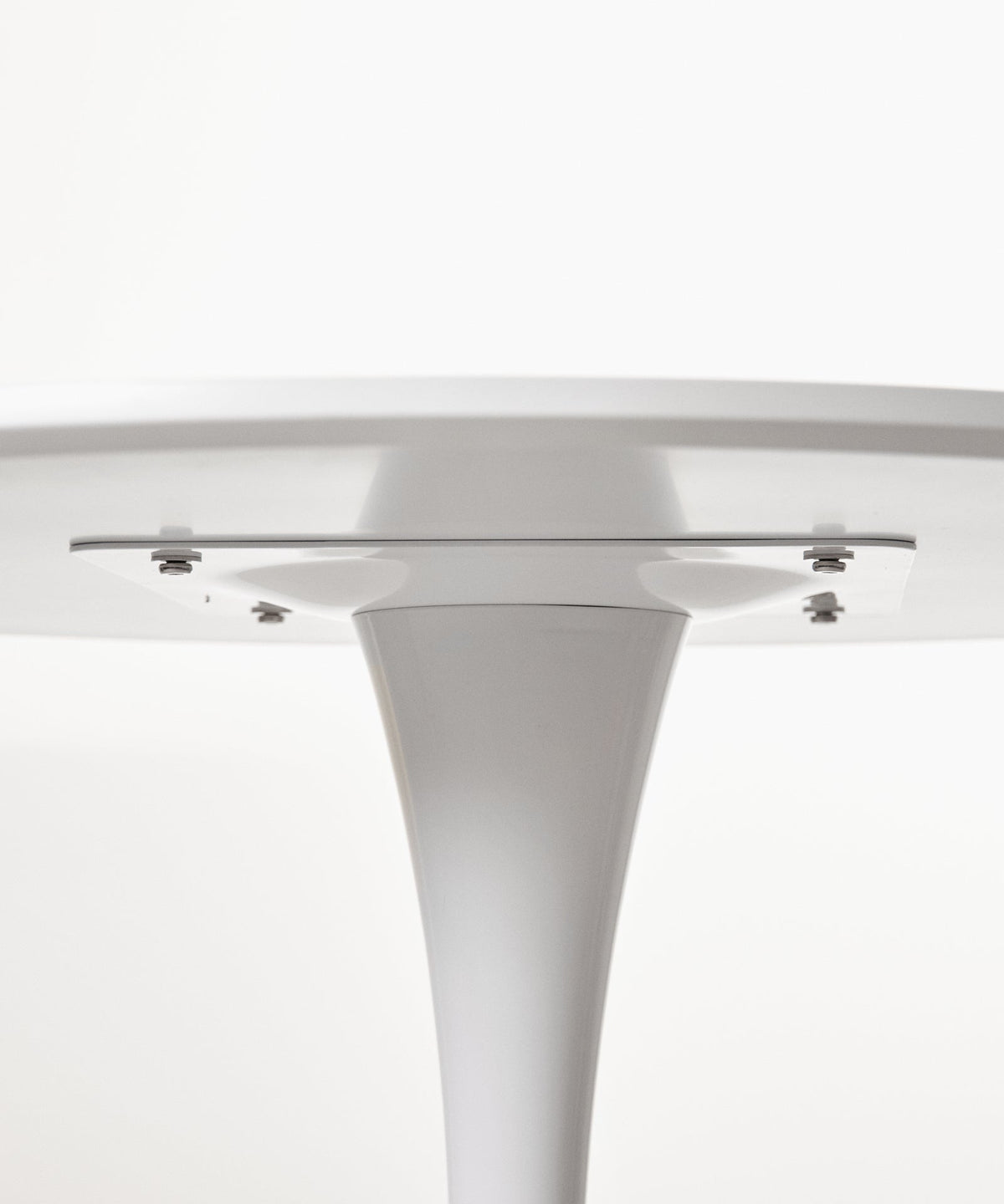Table ronde Tulia en métal et fibre de verre (80 cm)