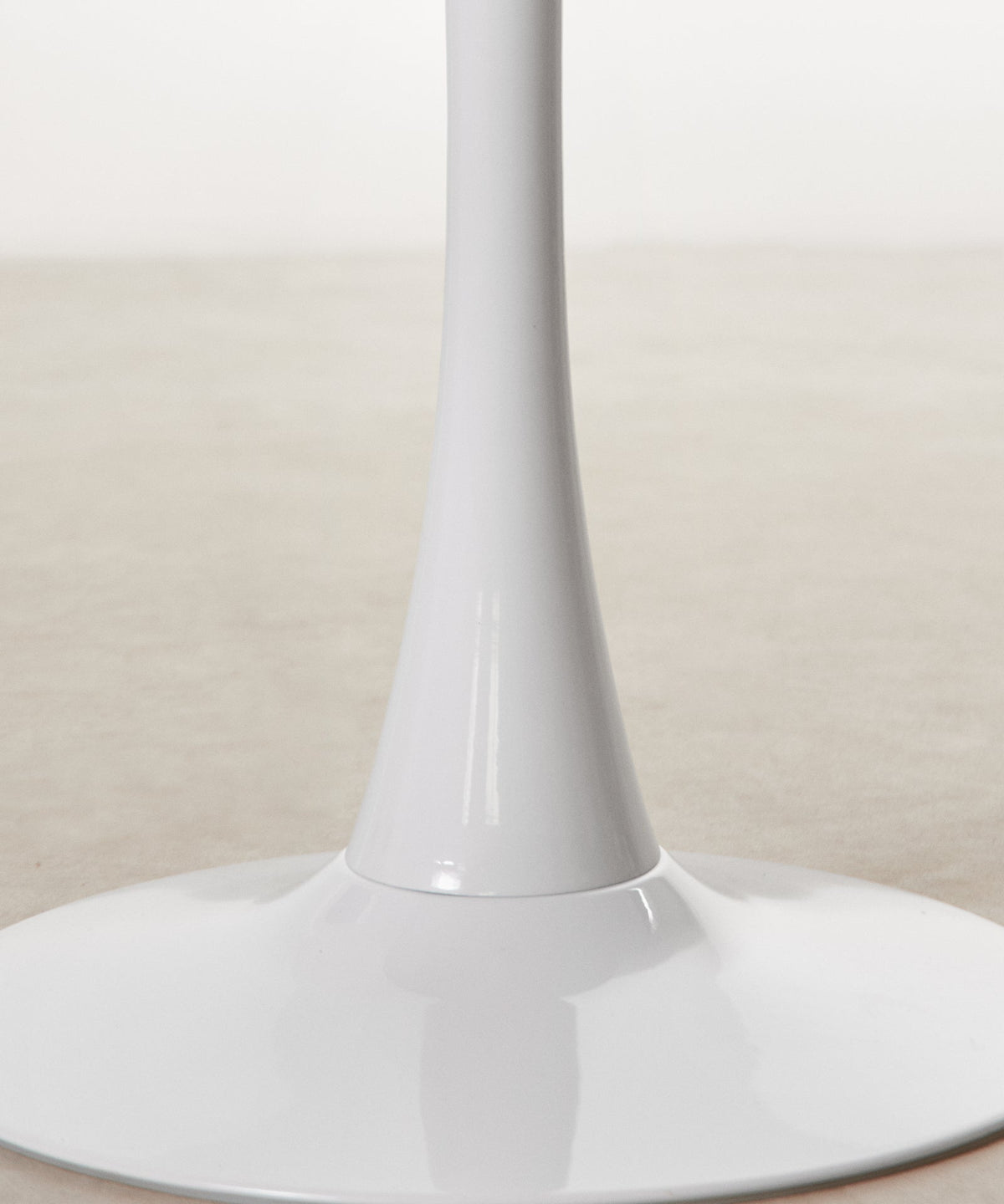 Table ronde Tulia en métal et fibre de verre (80 cm)