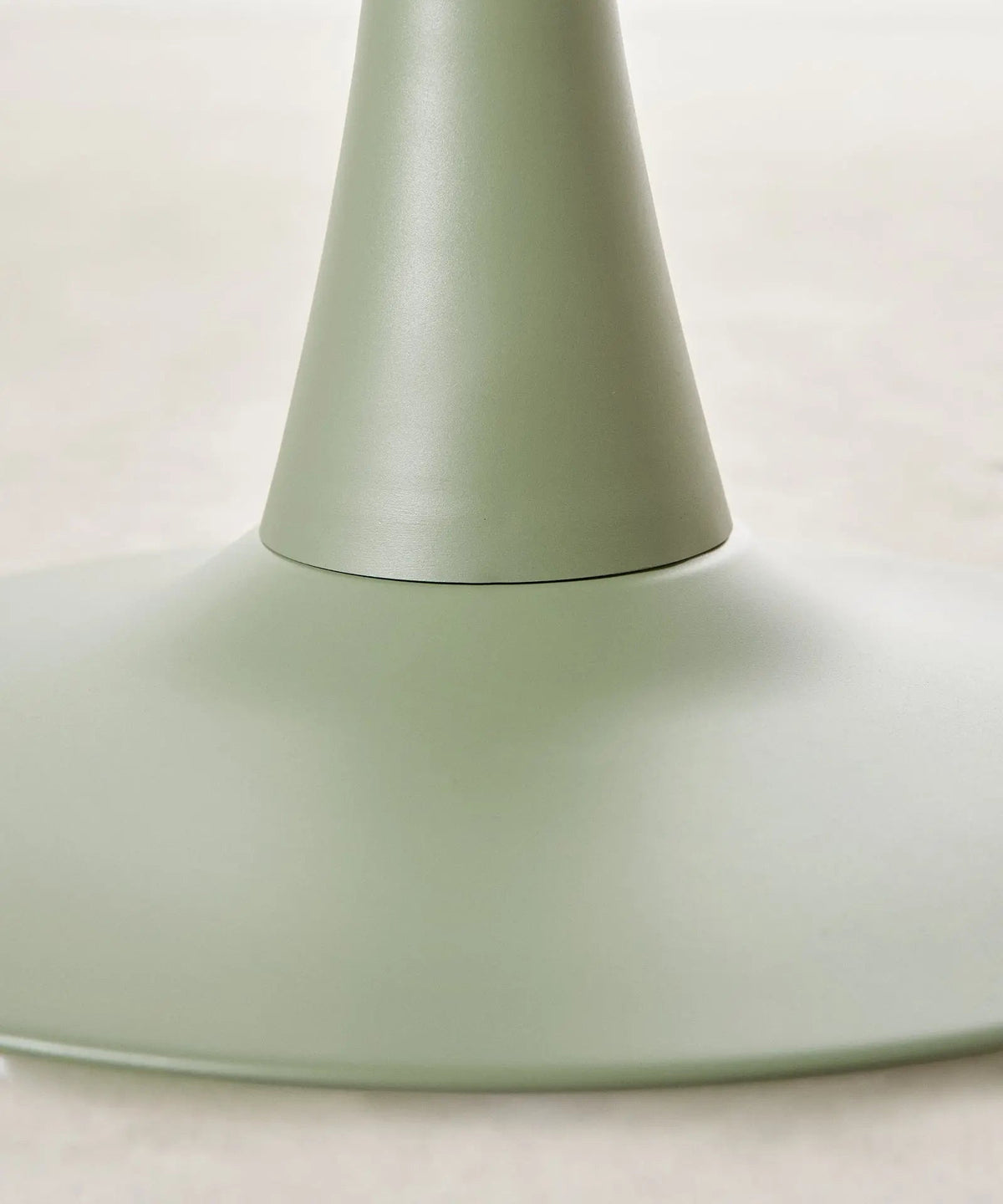 Table ronde Tulia en métal et fibre de verre (80 cm)