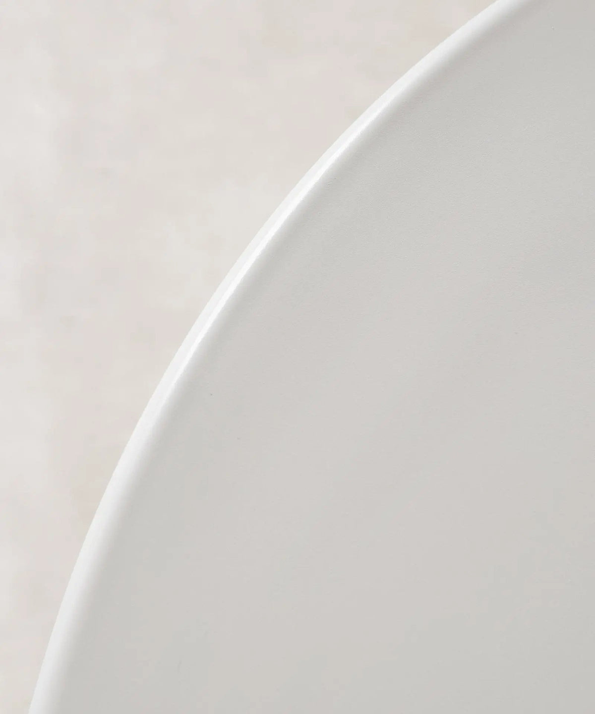 Table ronde Tulia en métal et fibre de verre (80 cm)