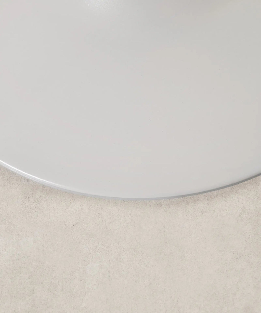 Table ronde Tulia en métal et fibre de verre (80 cm)